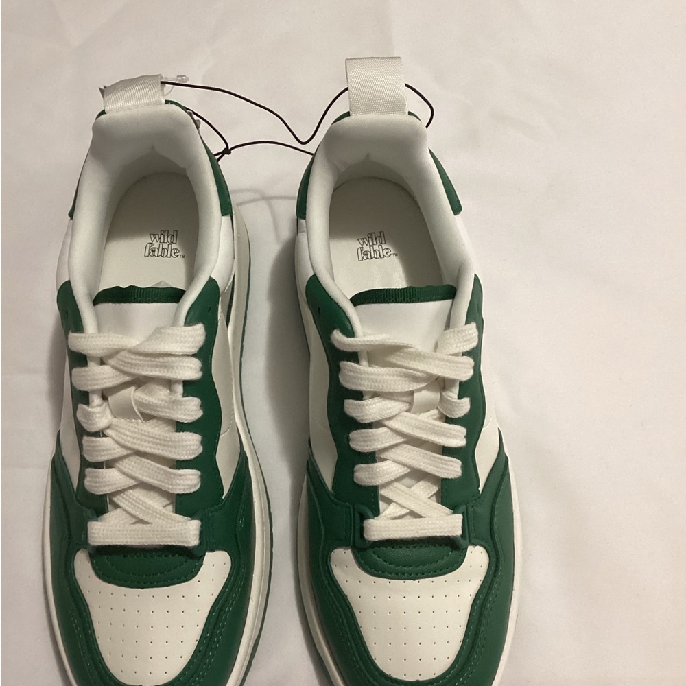 Women’s Sneaker Wild Fable, Memory Foam Insole Size 8.5